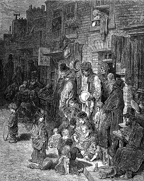 ロンドン・ホワイトチャペルのスラム（1872年、ガス灯の下に群集がたむろする路地）