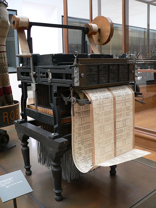 ジャカード織機（パリ、Musee des Arts et Metiers）